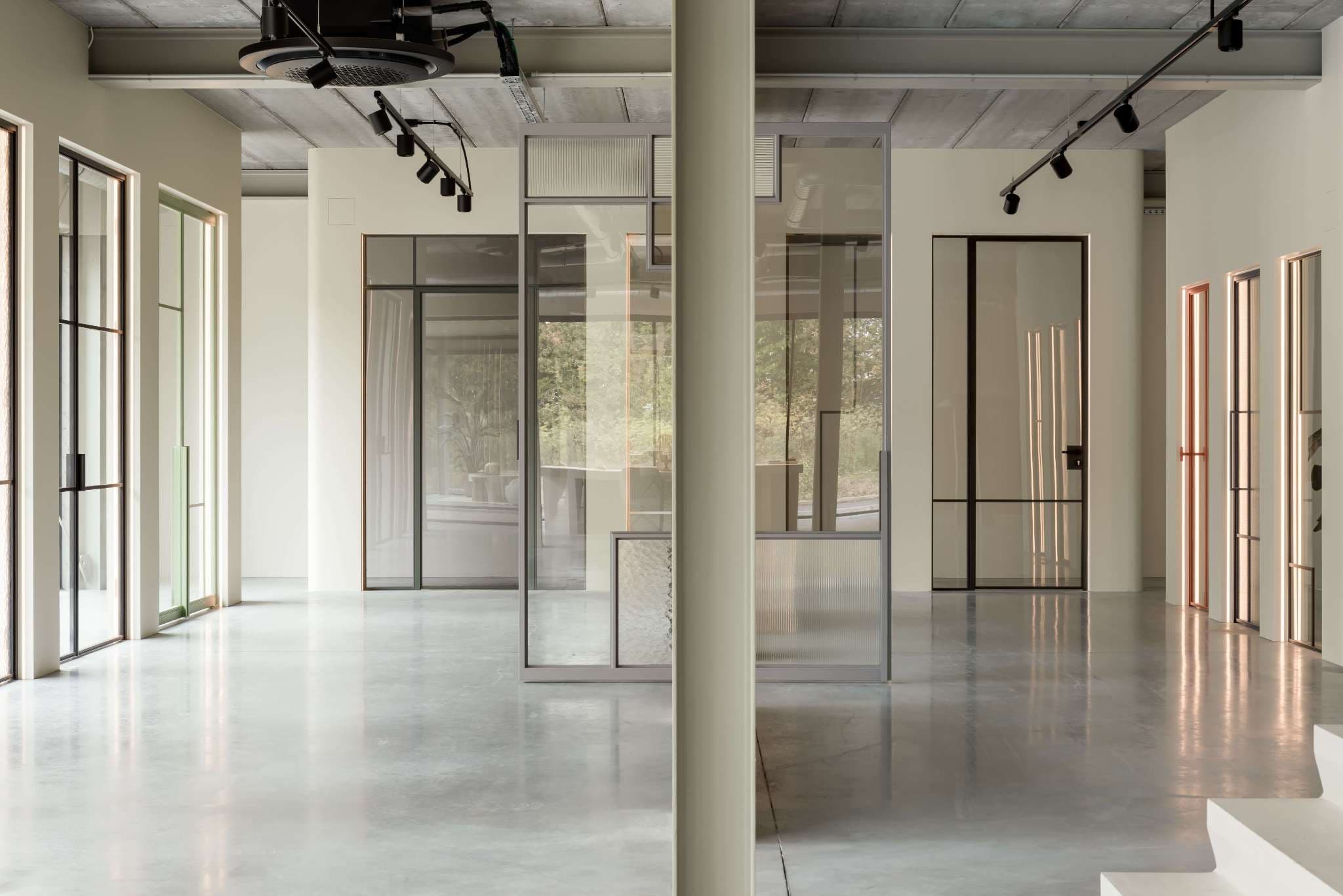 OTIF stalen deuren in partner showroom Kapellen Antwerpen 2950